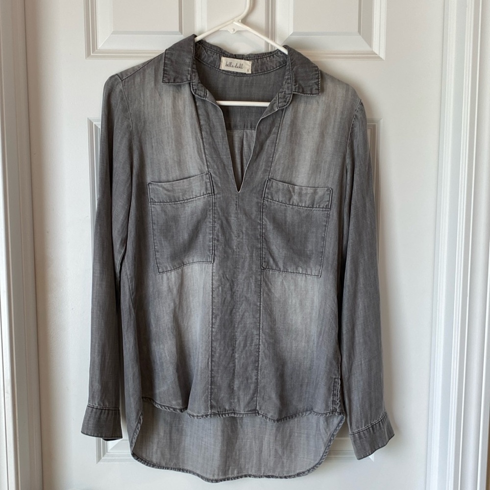 Bella Dahl V Neck Two Pocket Denim Shirt - Gray - Small